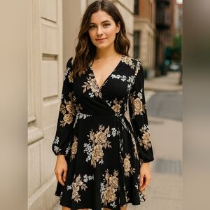 Privacy Please Floral wrap dress sz Small nwt